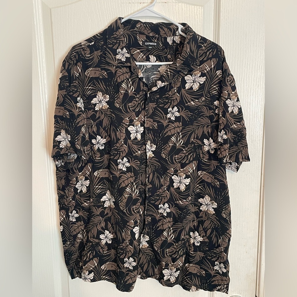 Men’s Express Floral Button up Short sleeve